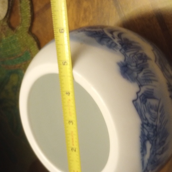 Vintage Asian Porcelain Lidded Pot - Picture 8 of 9